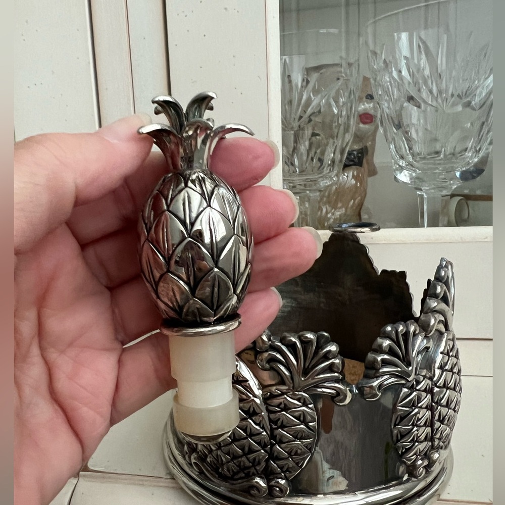 Godinger Pineapple Silver Plated Wine holder with stopper - Picture 4 of 10
